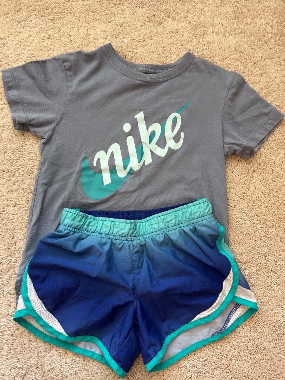 Nike tee shirt/T-shirt girl size small